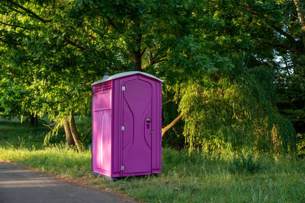 Porta potty delivery and setup in Green Oaks, IL